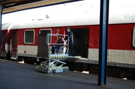 Zvislá zdvíhacia plošina pre Železnice Slovenskej republiky