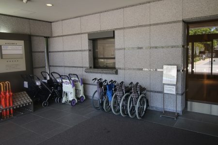 Pripravené vozíky pre návštevníkov v múzeu