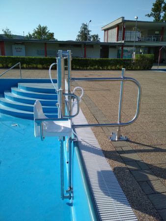 Bazénový zdvihák pre vozičkára