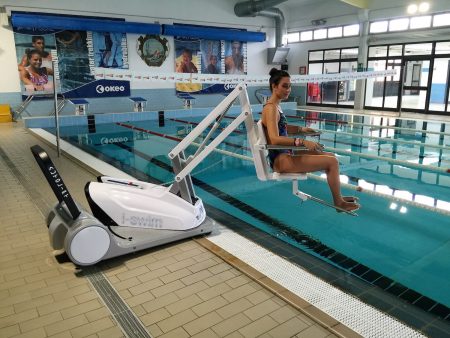 Bazénový zdvihák do vody pre ZŤP | i-Swim 2