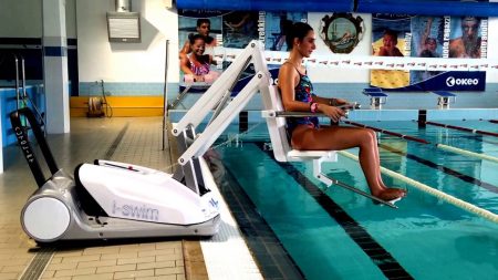 Bazénový zdvihák do vody pre ZŤP | i-Swim 2