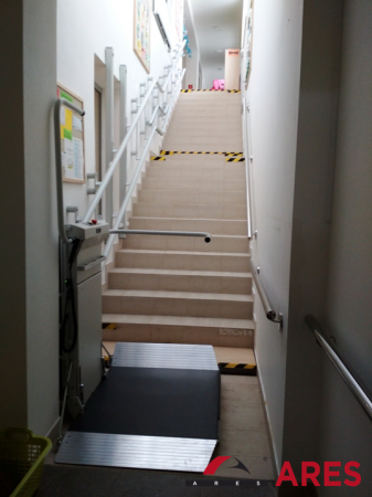 Montáž šikmej schodiskovej plošiny na ZŠ v Bytči