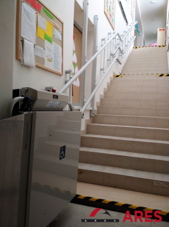Montáž šikmej schodiskovej plošiny na ZŠ v Bytči