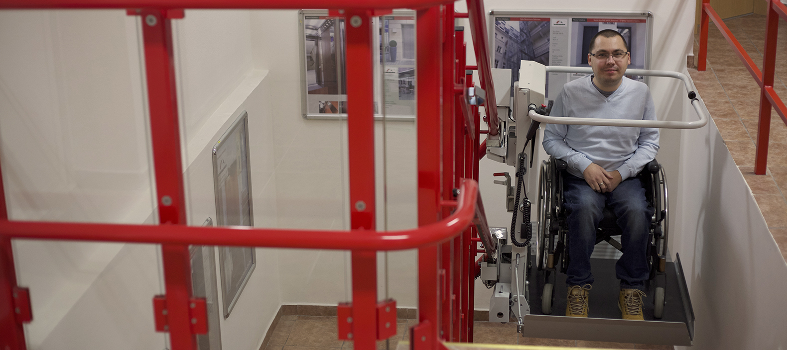 Šikmá plošina na schody pre vozičkára